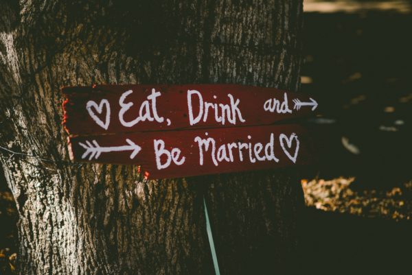 napis Eat. Drink and be married